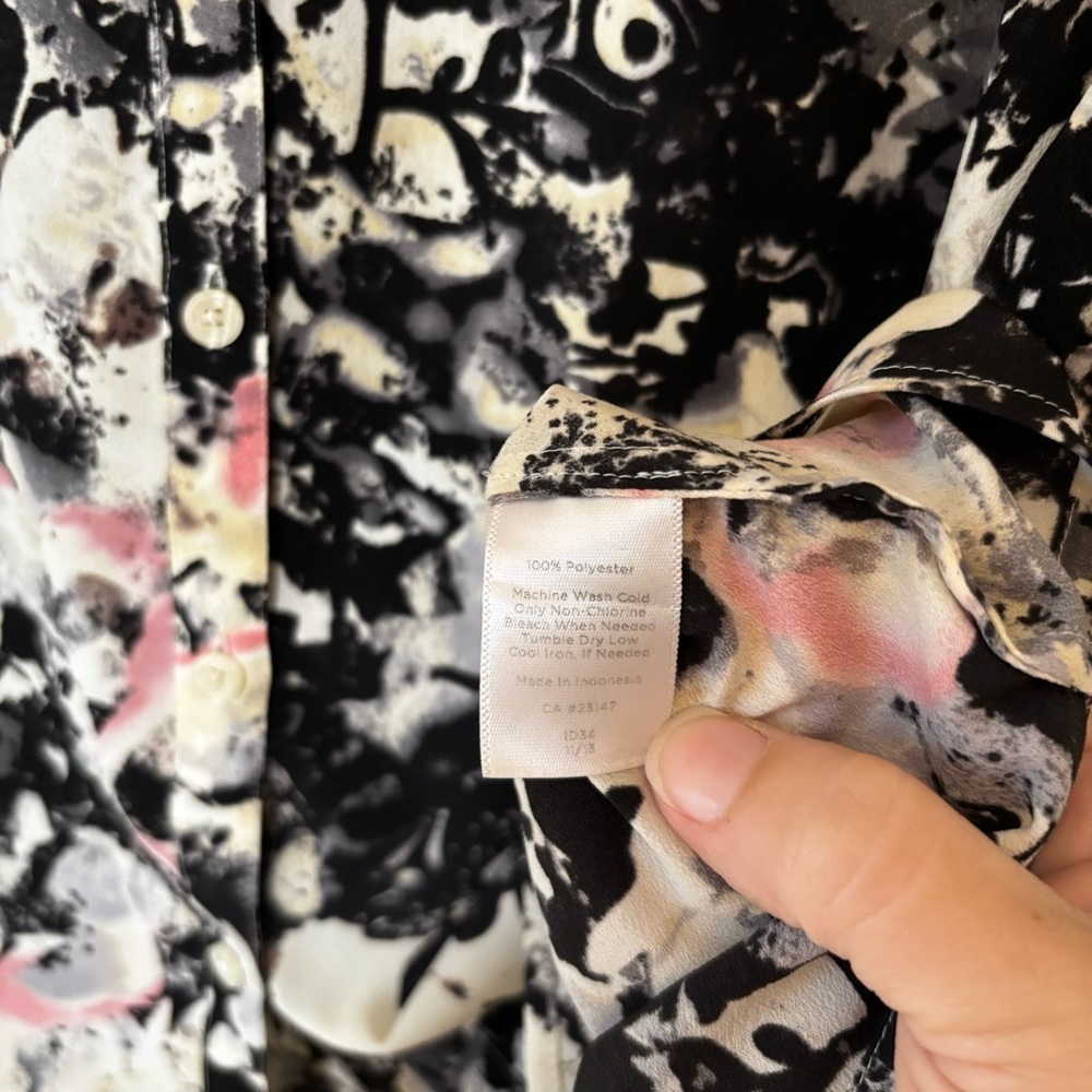 Talbots Women's Abstract Floral Button-Down Shirt - Black, Pink, White Sz 10 - Picture 8 of 9